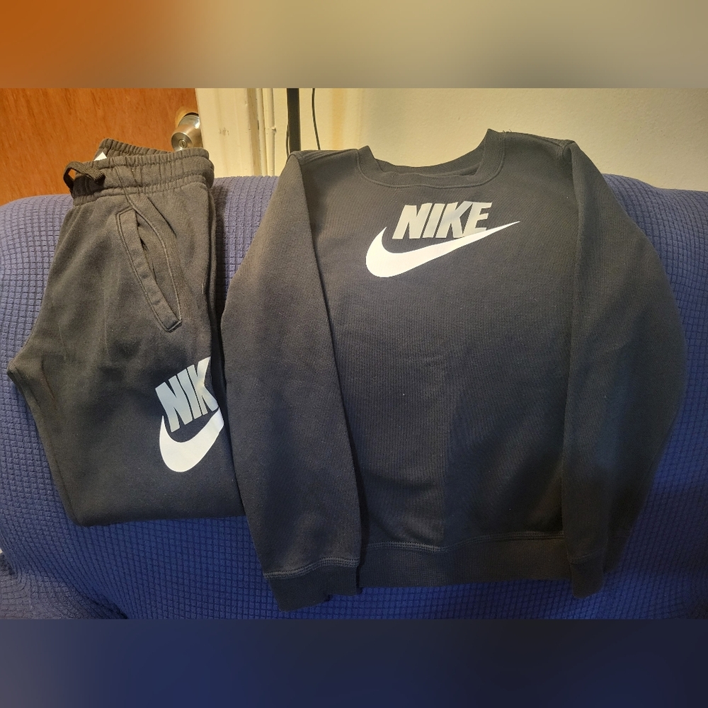 Nike Boys Black Sweat Suit